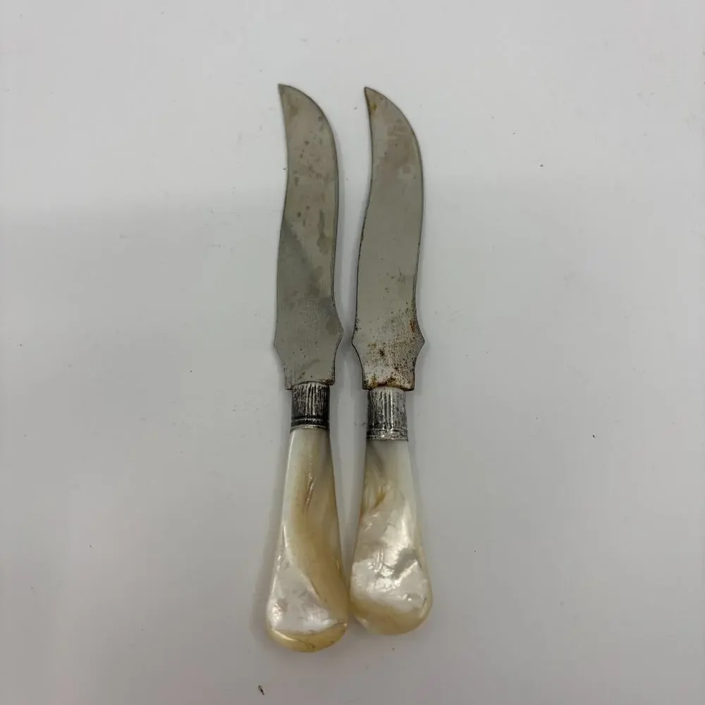 Vintage Mother Of Pearl Style Handle Butter Knives Lot Of 2 Curved Spreaders